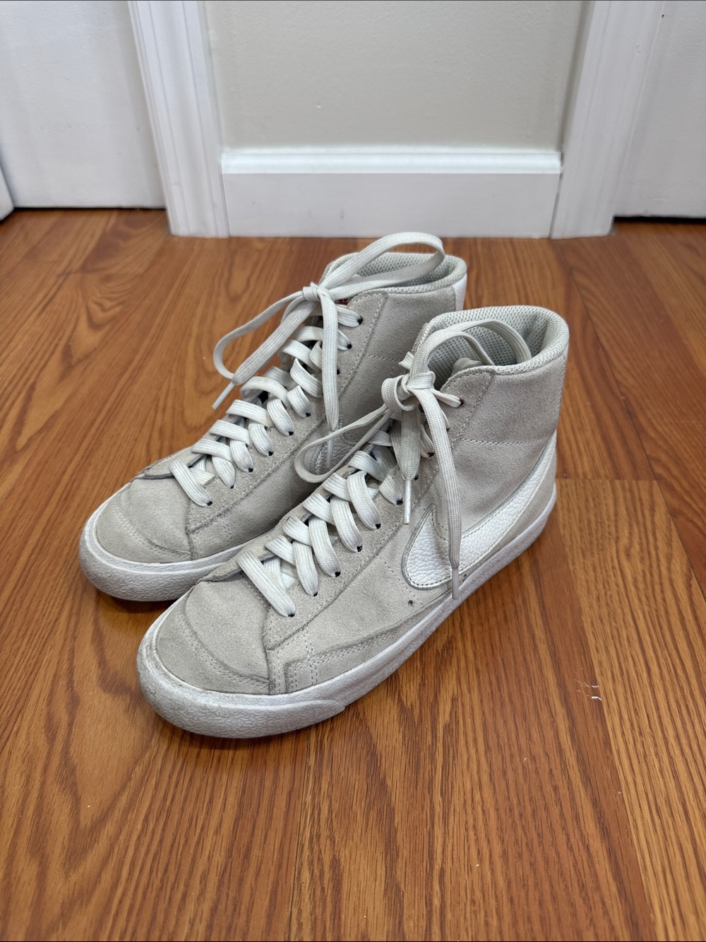 Nike High-Top Sneakers in Light Gray and White with Black Logo